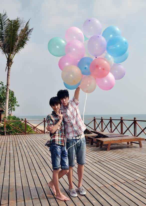 网红情侣吵架吃瓜,吃瓜群众围观热议  第2张